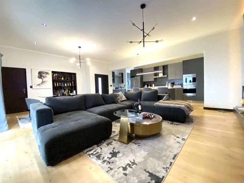 3 Bedroom Home For Sale in Bryanston, Sandton - Photo 4