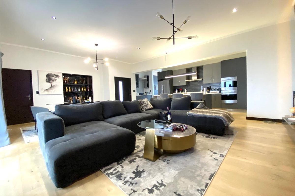 3 Bedroom Home For Sale in Bryanston, Sandton - Photo 4