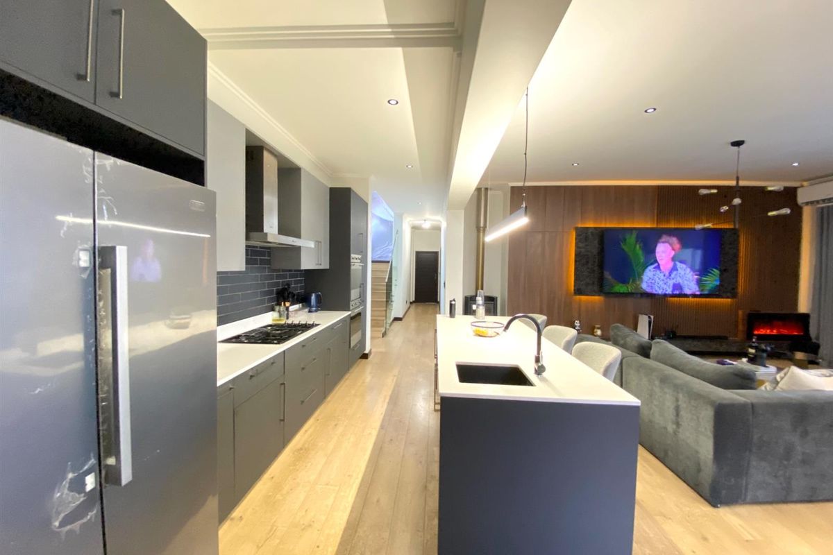 3 Bedroom Home For Sale in Bryanston, Sandton - Photo 3