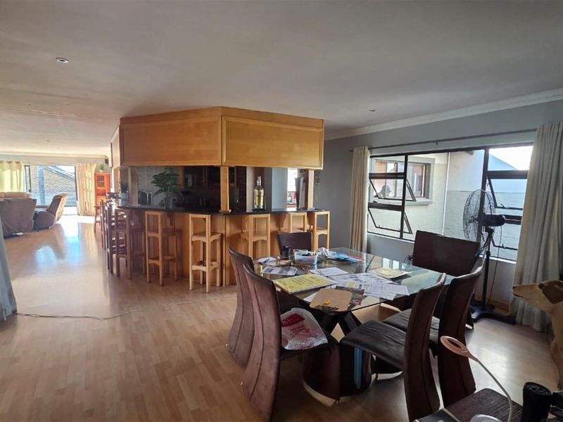 SPACIOUS 5 BEDROOM HOME WITH SOLAR, BOREHOLE AND 2 FLATS - Photo 6