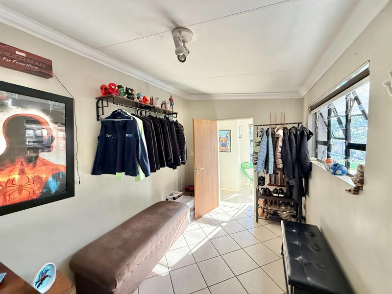 MODERN 4 BEDROOM HOUSE IN RIETVALLEIPARK - Photo 8