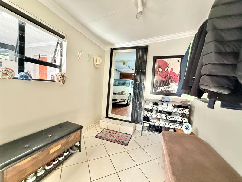 MODERN 4 BEDROOM HOUSE IN RIETVALLEIPARK - Photo 6