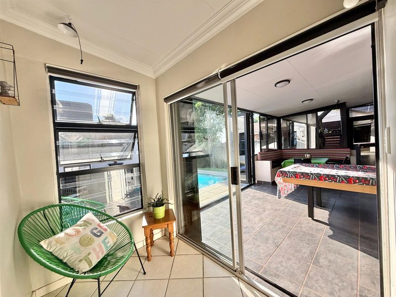 MODERN 4 BEDROOM HOUSE IN RIETVALLEIPARK - Photo 10