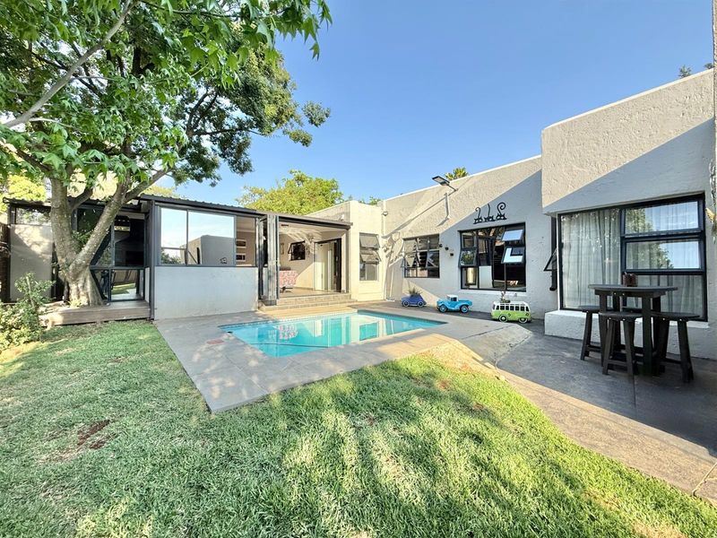 MODERN 4 BEDROOM HOUSE IN RIETVALLEIPARK - Photo 3