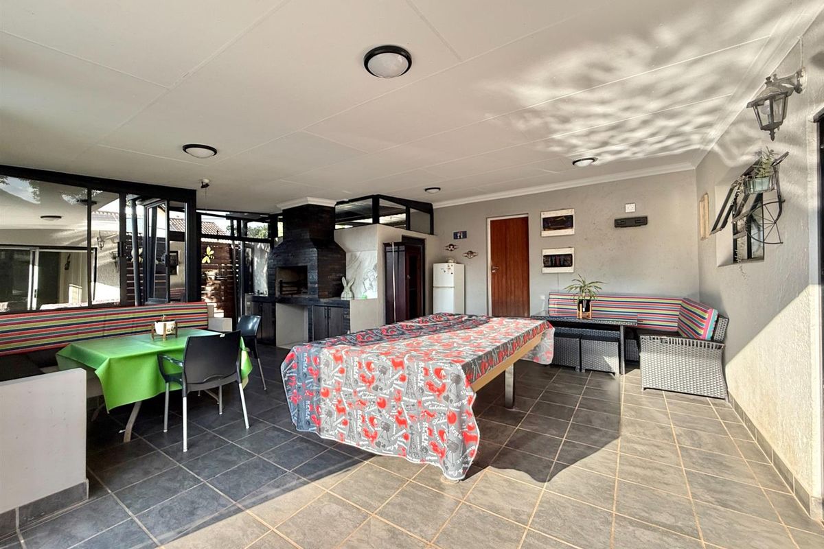 MODERN 4 BEDROOM HOUSE IN RIETVALLEIPARK - Photo 4