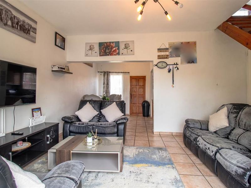 Townhouse For Sale in Honeydew Manor, Roodepoort - Photo 5