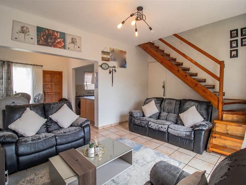 Townhouse For Sale in Honeydew Manor, Roodepoort - Photo 7