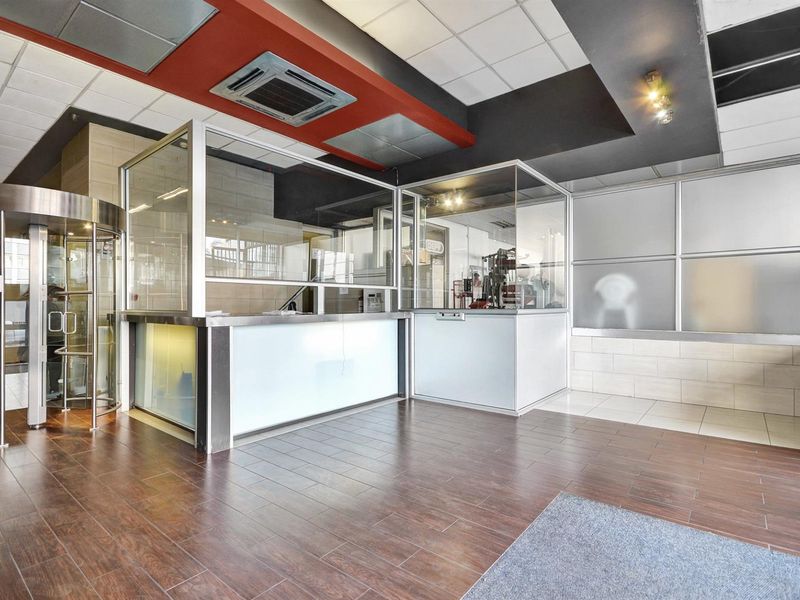 Apartment For Sale in Braamfontein, Johannesburg - Photo 2