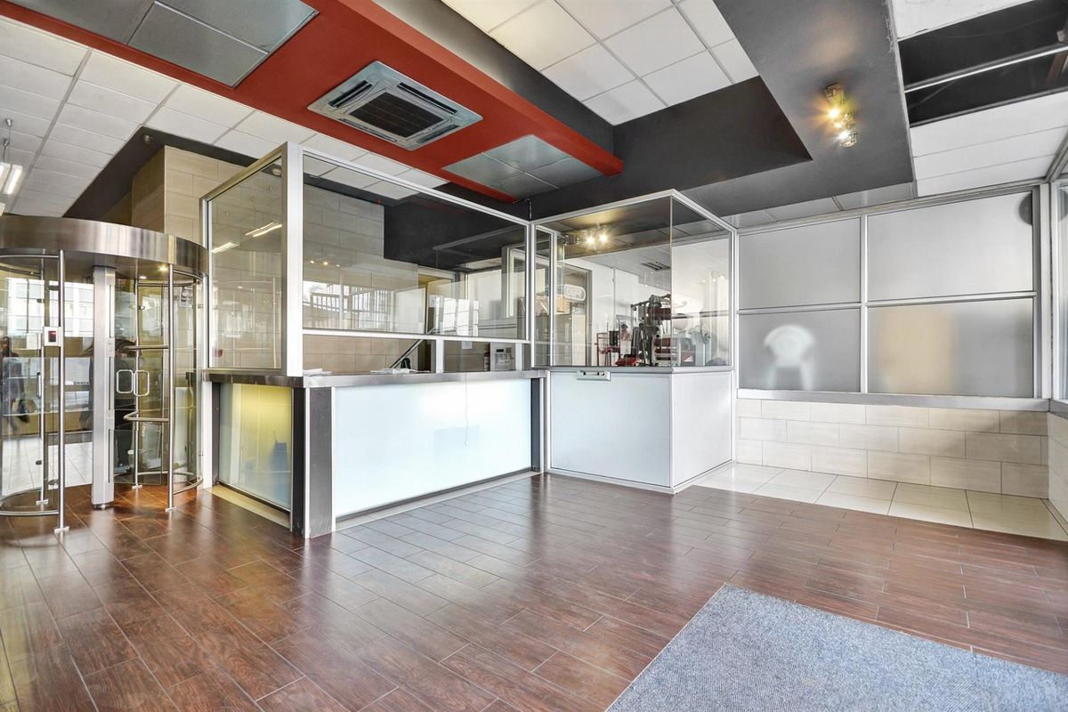 Apartment For Sale in Braamfontein, Johannesburg - Photo 2