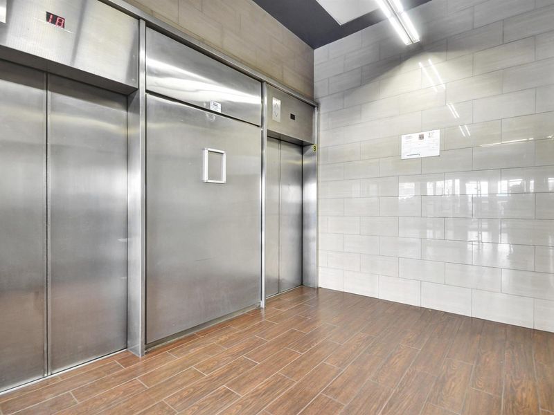 Apartment For Sale in Braamfontein, Johannesburg - Photo 8