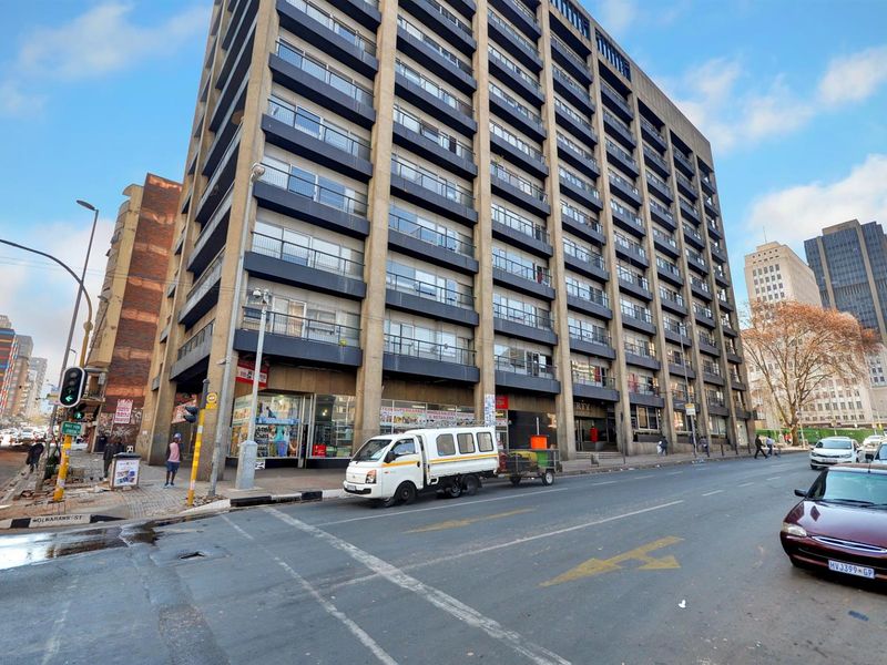 Apartment For Sale in Braamfontein, Johannesburg - Photo 5