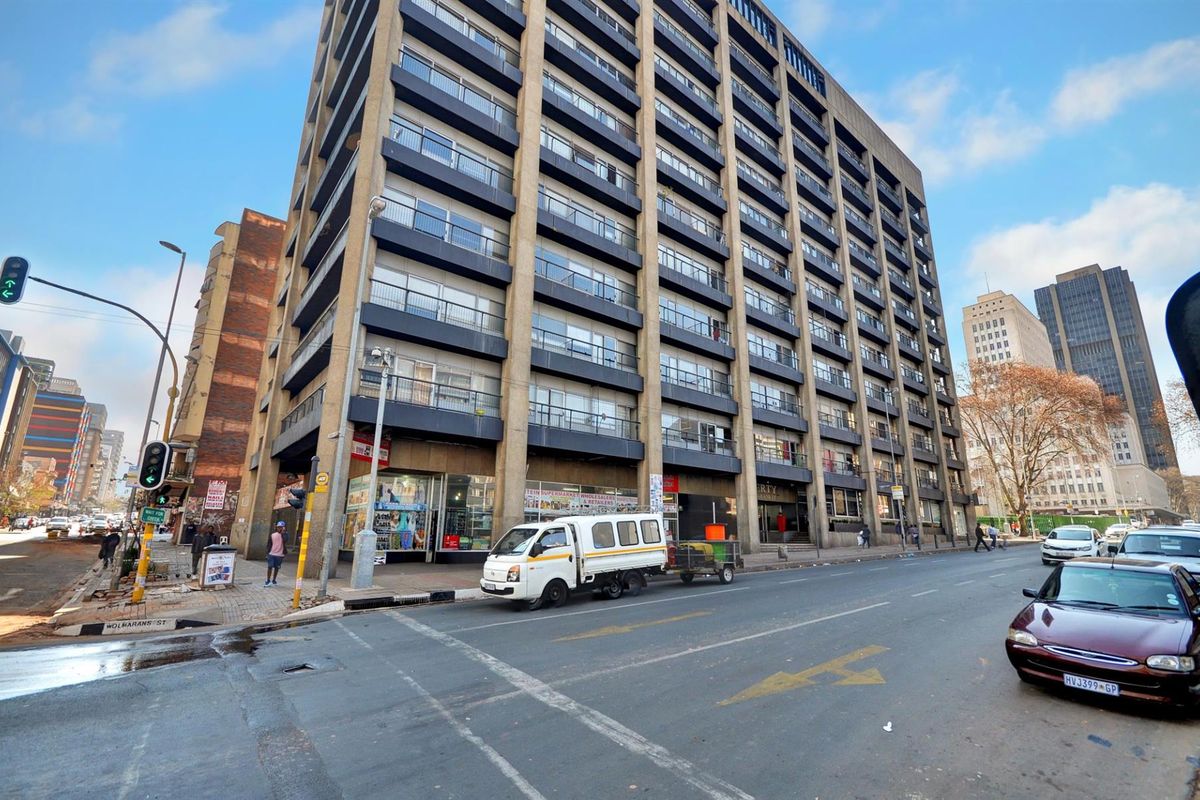 Apartment For Sale in Braamfontein, Johannesburg - Photo 5