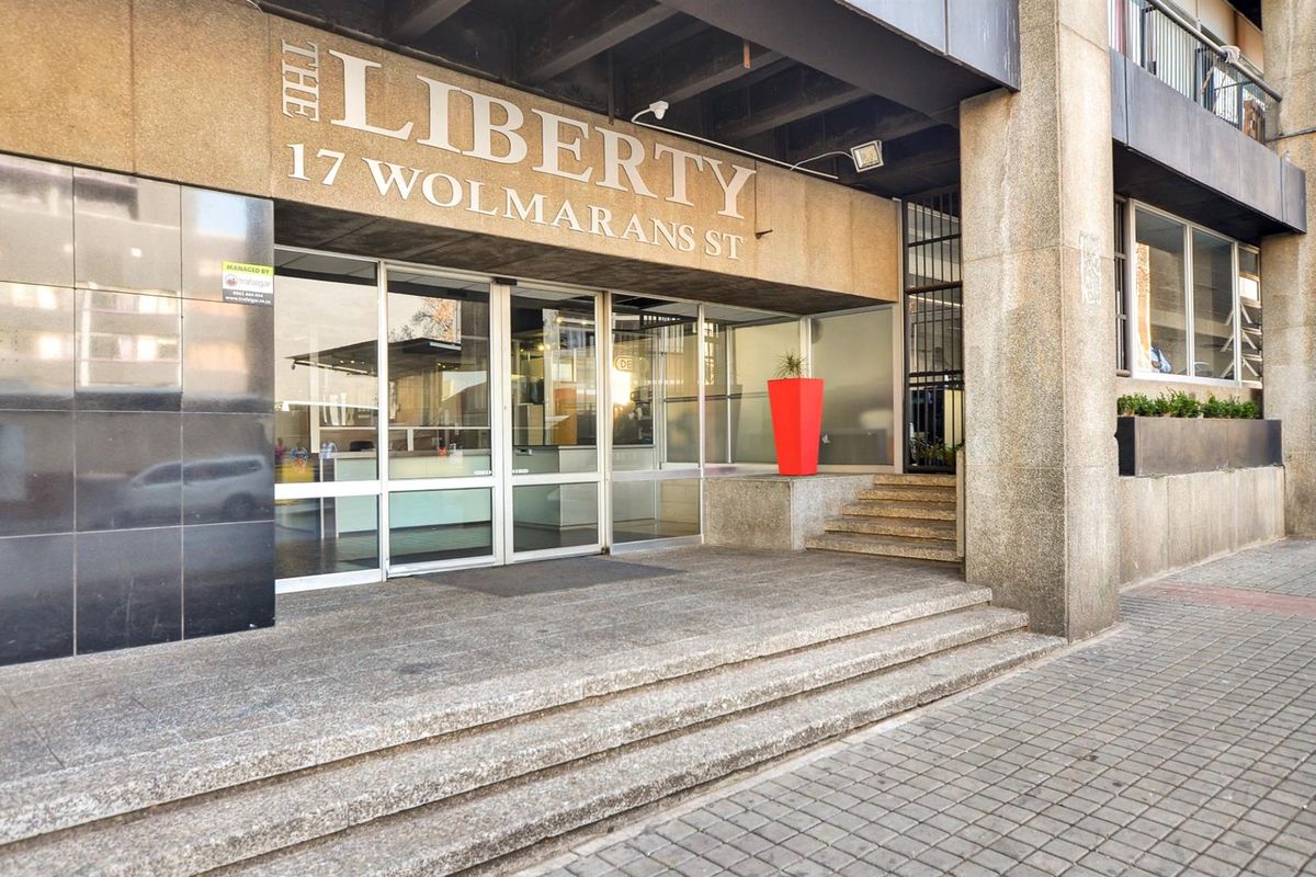 Apartment For Sale in Braamfontein, Johannesburg - Photo 4