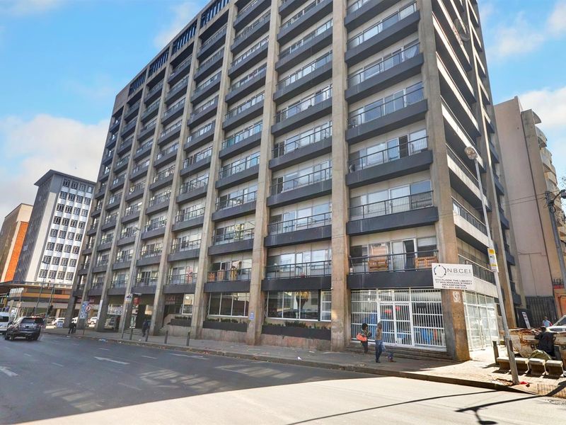 Apartment For Sale in Braamfontein, Johannesburg - Photo 6