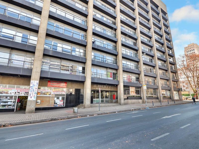 Apartment For Sale in Braamfontein, Johannesburg - Photo 3