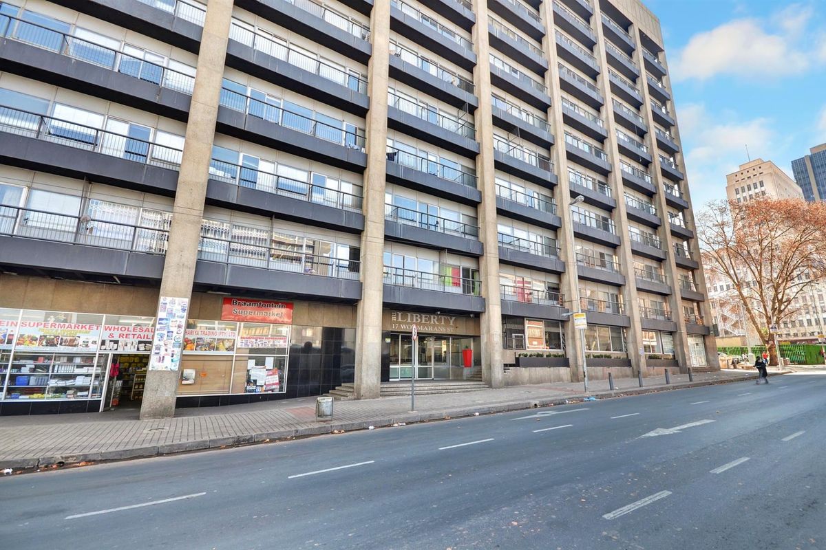 Apartment For Sale in Braamfontein, Johannesburg - Photo 3