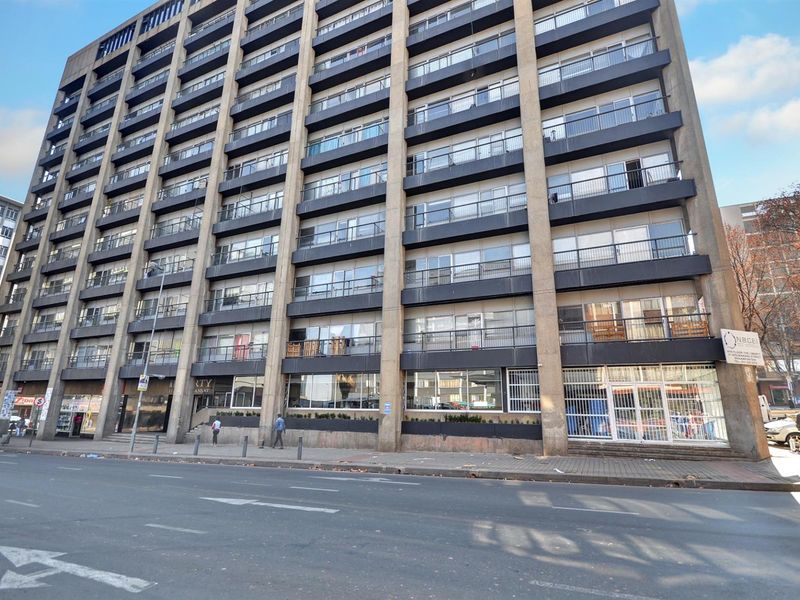 Apartment For Sale in Braamfontein, Johannesburg - Photo 1
