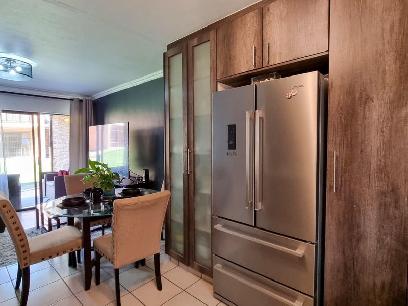 3 bed 2 bath Apartment for R800 000 only - Photo 8