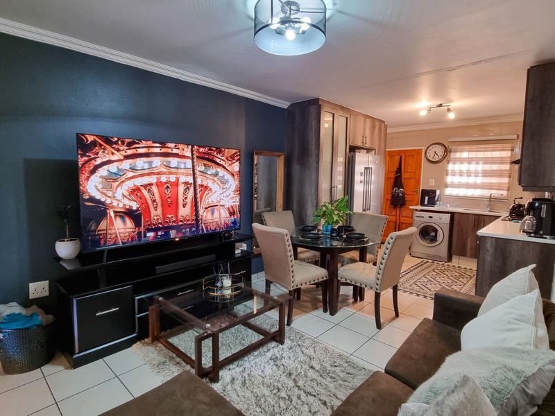 3 bed 2 bath Apartment for R800 000 only - Photo 2