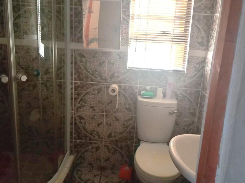 House For Sale in Kwazakhele, Port Elizabeth - Photo 8