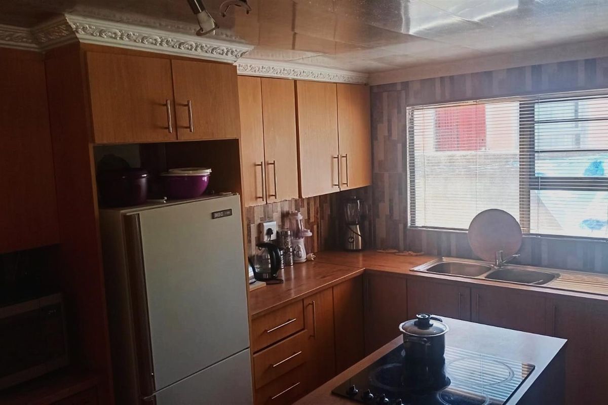 House For Sale in Kwazakhele, Port Elizabeth - Photo 5