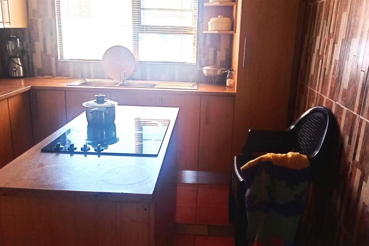House For Sale in Kwazakhele, Port Elizabeth - Photo 3