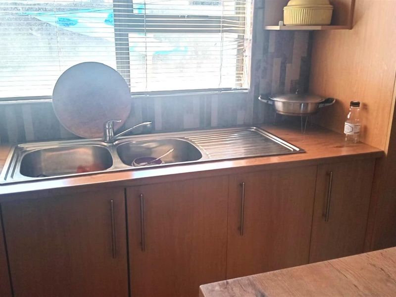 House For Sale in Kwazakhele, Port Elizabeth - Photo 2