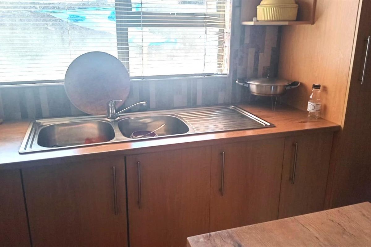 House For Sale in Kwazakhele, Port Elizabeth - Photo 2