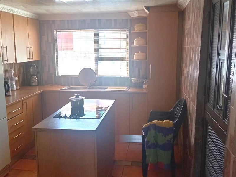 House For Sale in Kwazakhele, Port Elizabeth - Photo 4