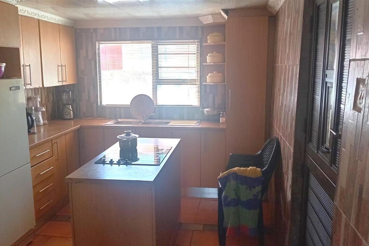 House For Sale in Kwazakhele, Port Elizabeth - Photo 4