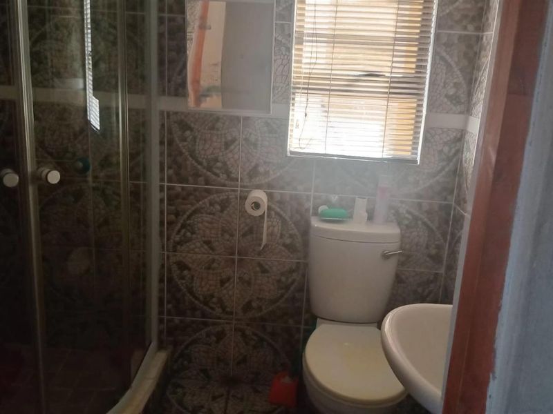 House For Sale in Zwide, Port Elizabeth - Photo 8