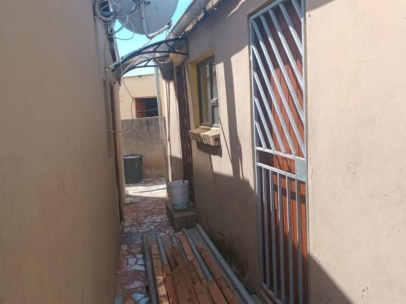 House For Sale in Zwide, Port Elizabeth - Photo 3