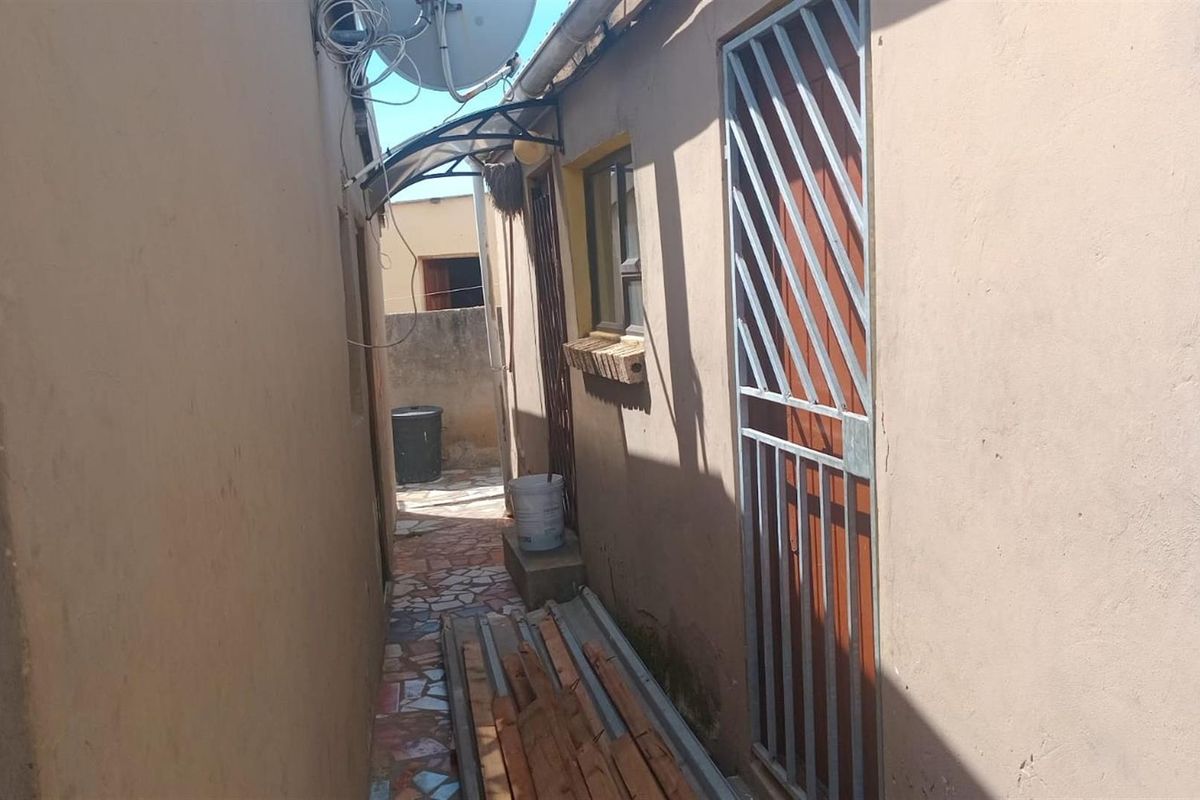 House For Sale in Zwide, Port Elizabeth - Photo 3