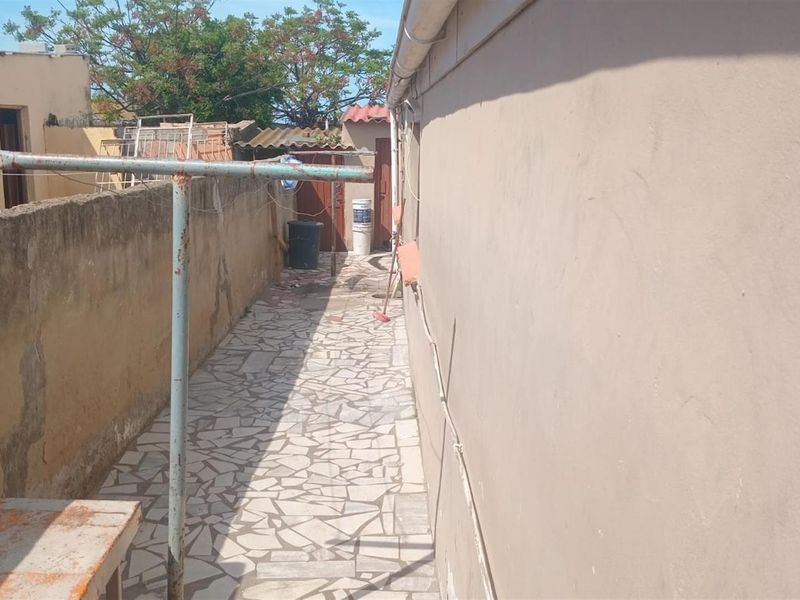 House For Sale in Zwide, Port Elizabeth - Photo 4