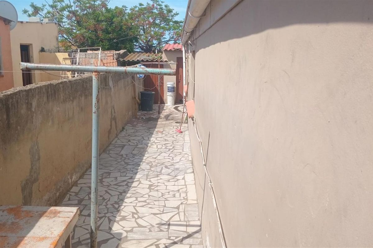 House For Sale in Zwide, Port Elizabeth - Photo 4