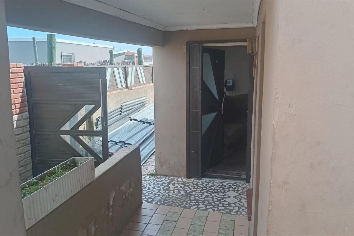 House For Sale in Zwide, Port Elizabeth - Photo 2
