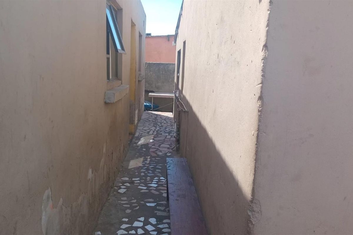 House For Sale in Zwide, Port Elizabeth - Photo 5
