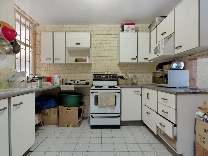 Units For Sale in Yeoville, Johannesburg - Photo 2