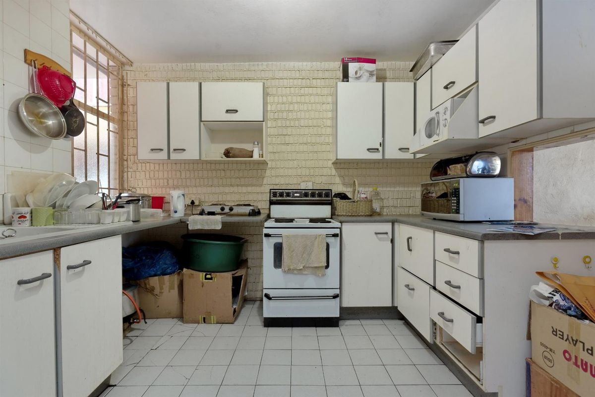 Units For Sale in Yeoville, Johannesburg - Photo 2