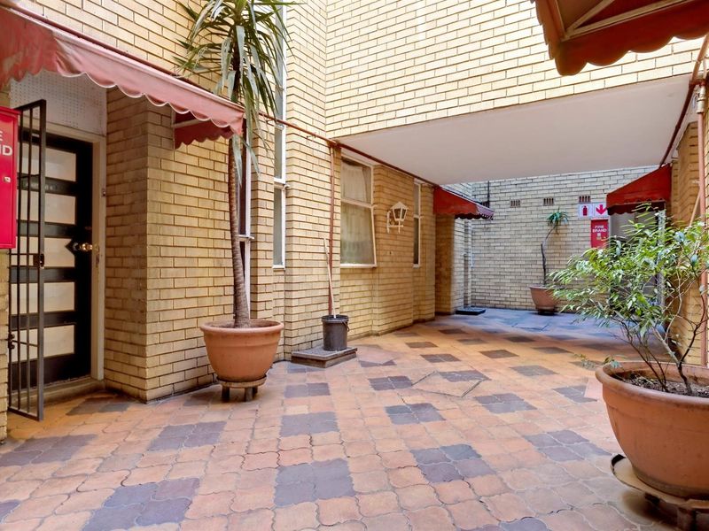 Units For Sale in Yeoville, Johannesburg - Photo 5