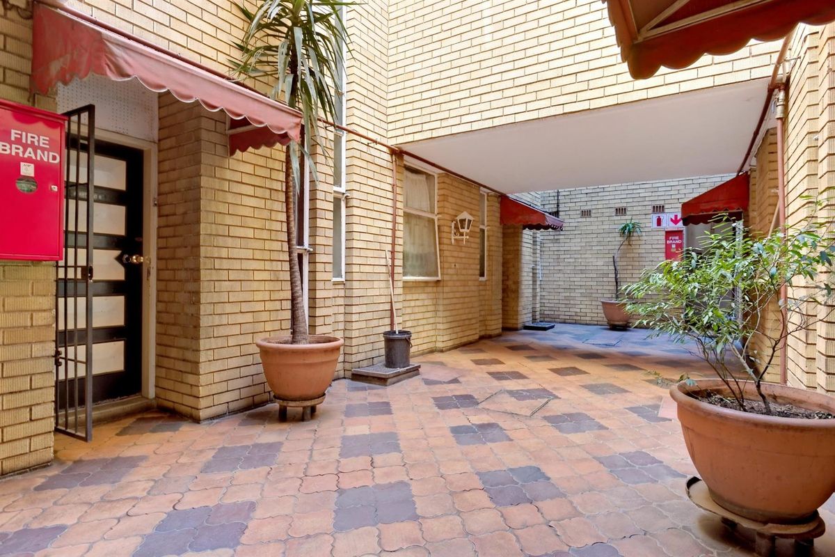 Units For Sale in Yeoville, Johannesburg - Photo 5