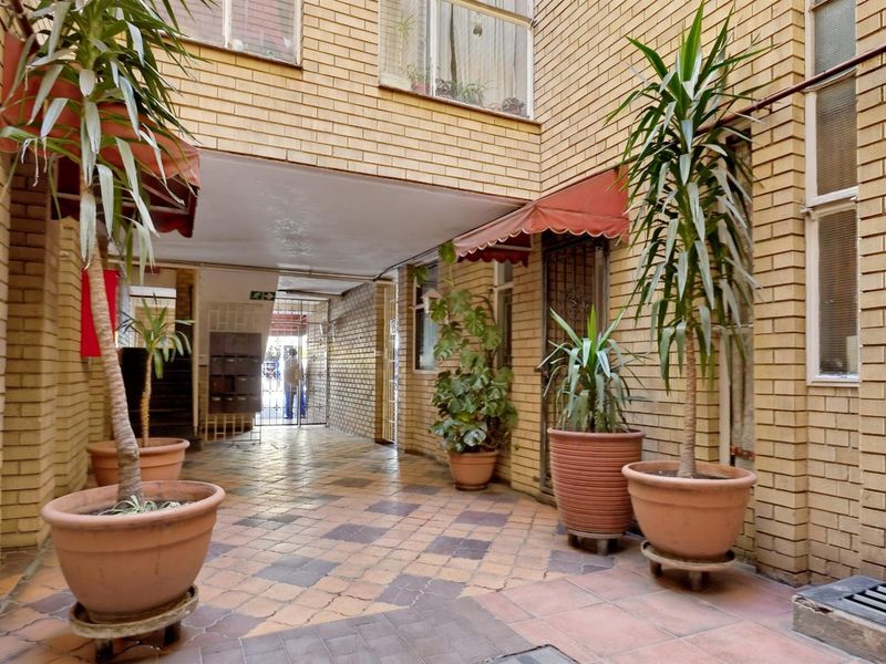 Units For Sale in Yeoville, Johannesburg - Photo 4
