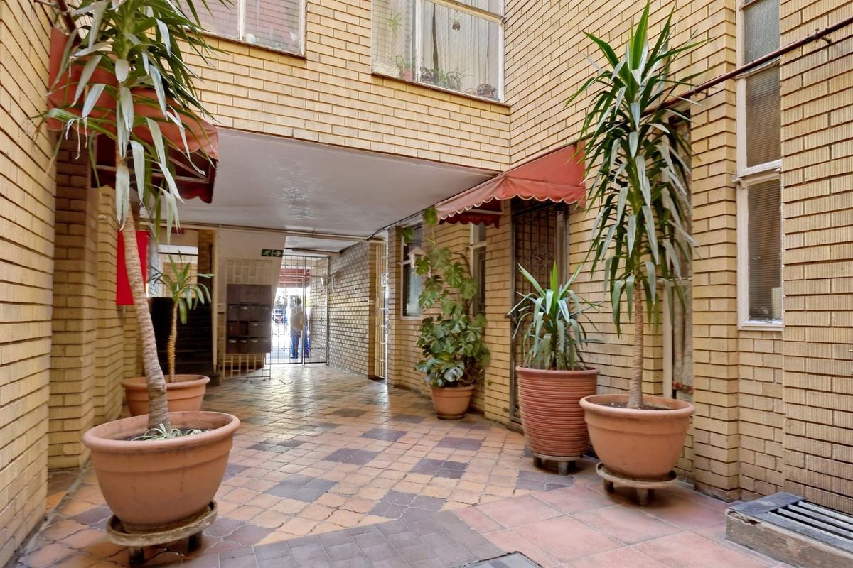 Units For Sale in Yeoville, Johannesburg - Photo 4