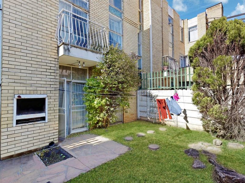 Units For Sale in Yeoville, Johannesburg - Photo 6