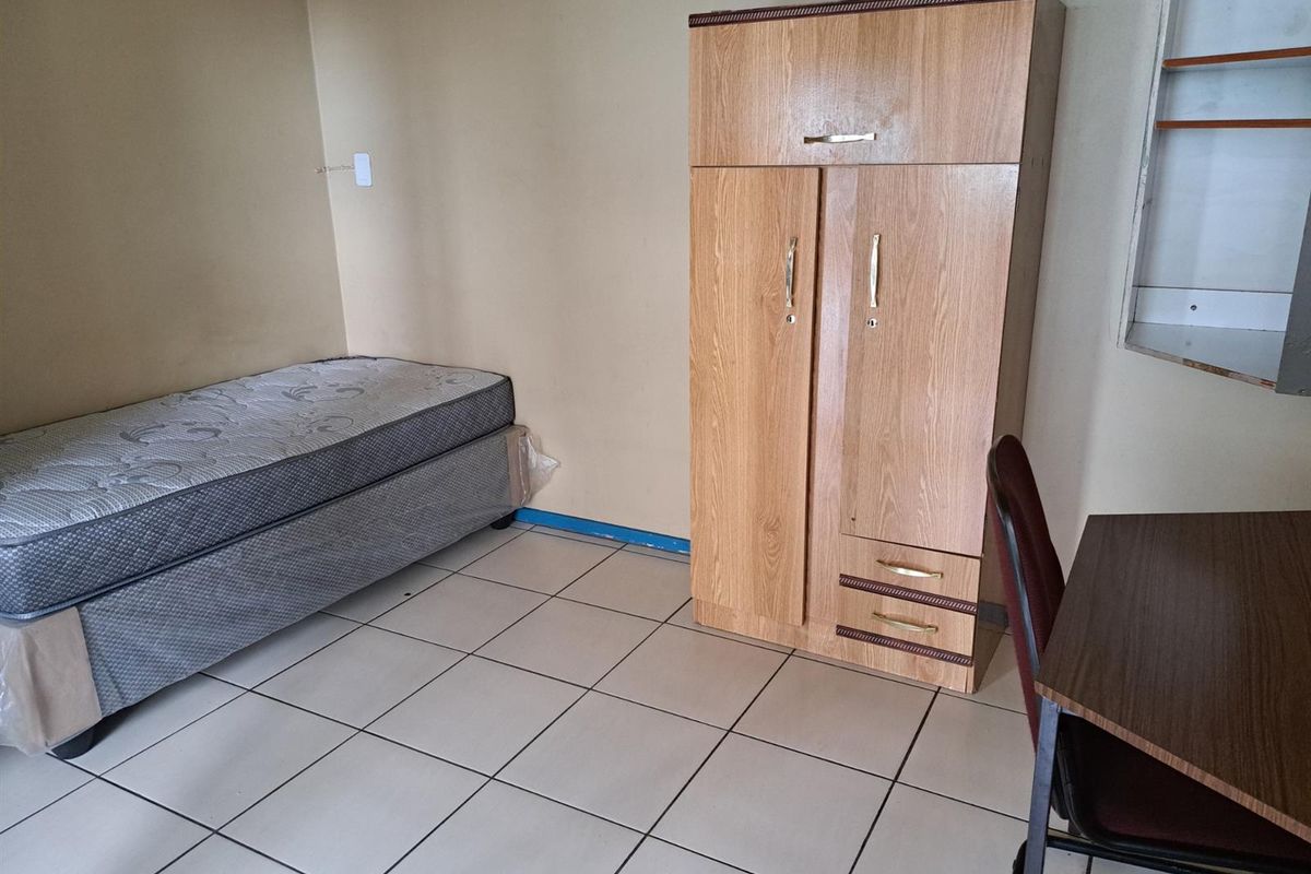 Apartment For Sale in Braamfontein, Johannesburg - Photo 5
