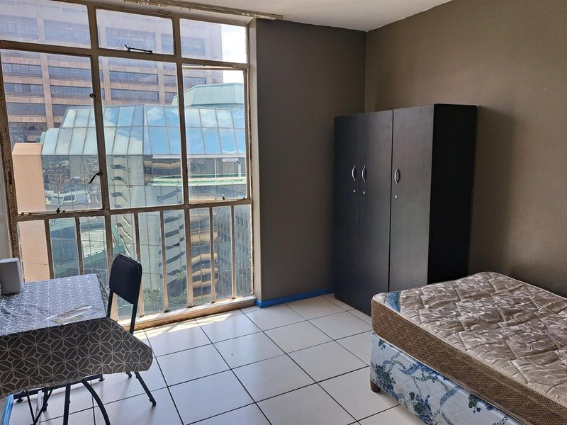 Apartment For Sale in Braamfontein, Johannesburg - Photo 4