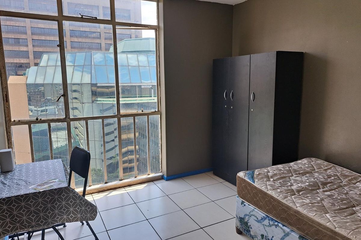 Apartment For Sale in Braamfontein, Johannesburg - Photo 4