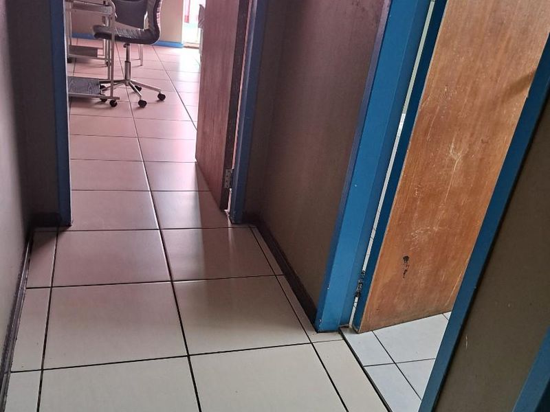 Apartment For Sale in Braamfontein, Johannesburg - Photo 7