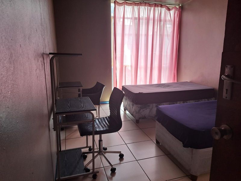 Apartment For Sale in Braamfontein, Johannesburg - Photo 8