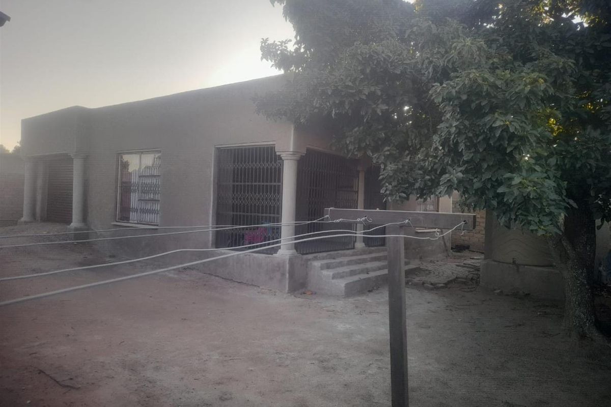 House For Sale in Seshego, Polokwane - Photo 4